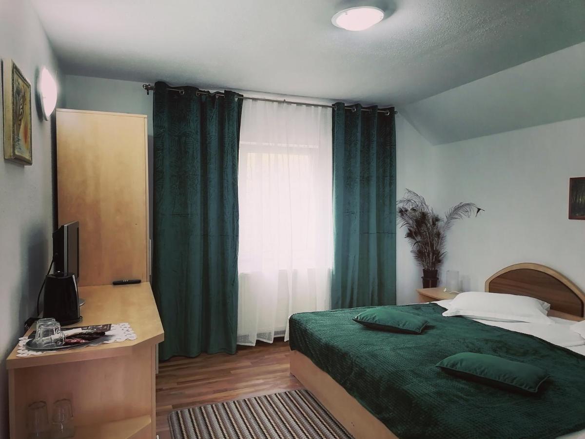 Motorom Hotel Zărneşti Екстериор снимка